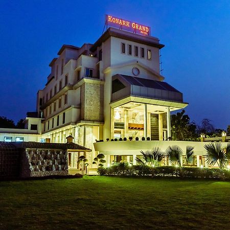 Konark Grand Hotel Mirzāpur Exterior foto