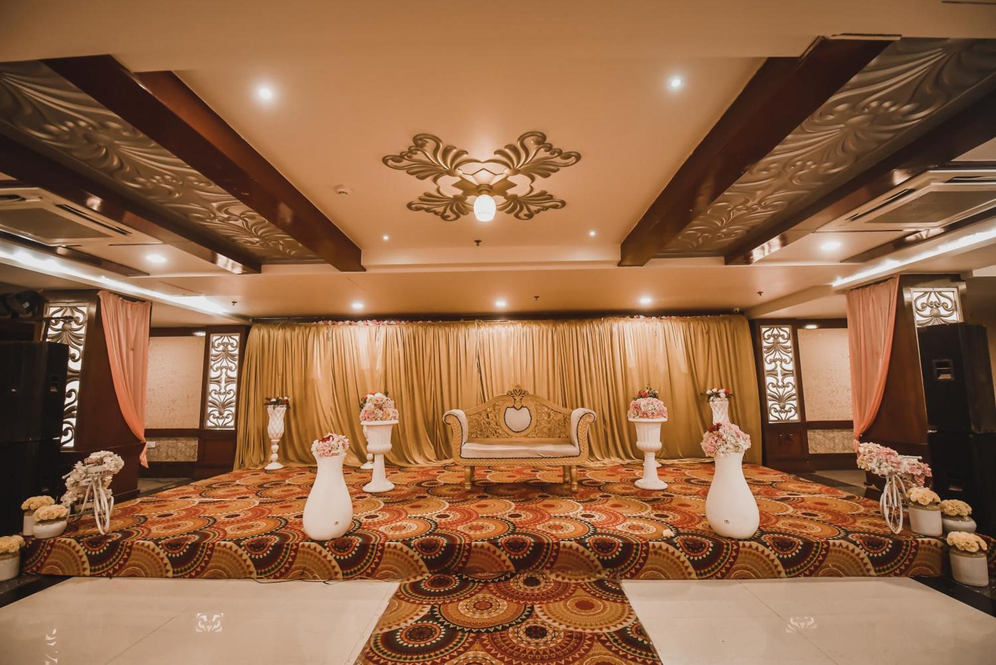 Konark Grand Hotel Mirzāpur Exterior foto