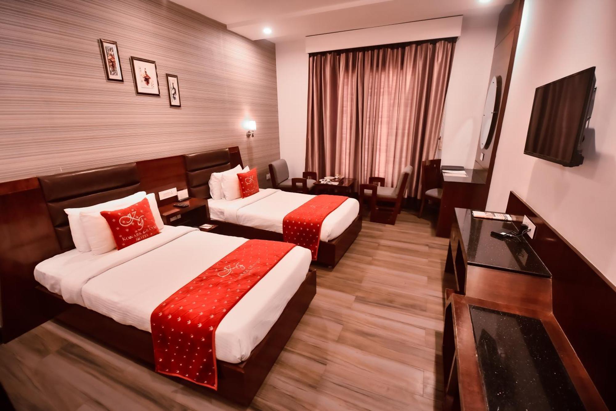Konark Grand Hotel Mirzāpur Exterior foto