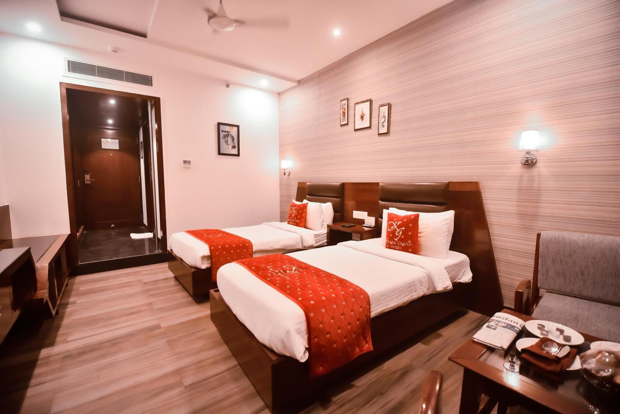 Konark Grand Hotel Mirzāpur Exterior foto