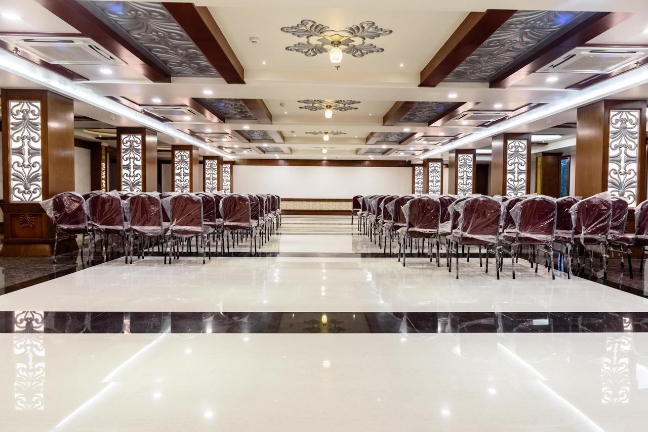 Konark Grand Hotel Mirzāpur Exterior foto