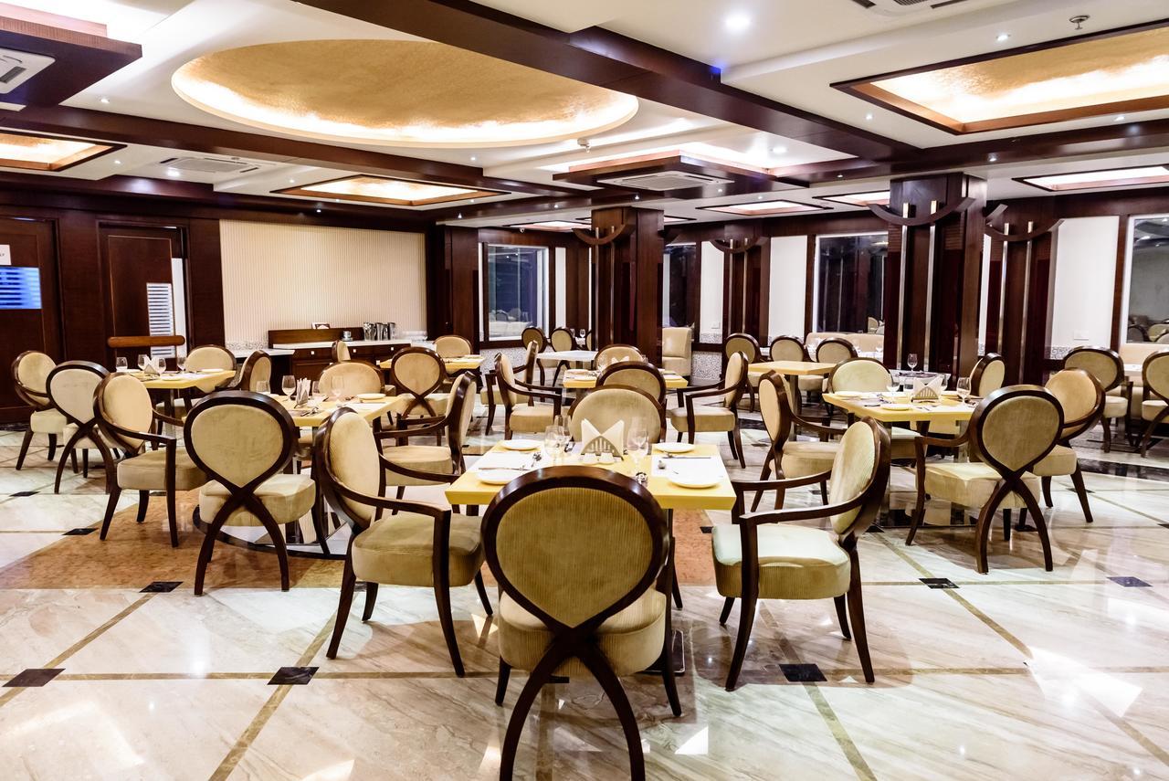 Konark Grand Hotel Mirzāpur Exterior foto